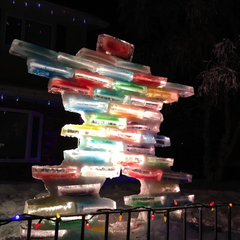 Yellowknife holiday lights winners claim their prizes